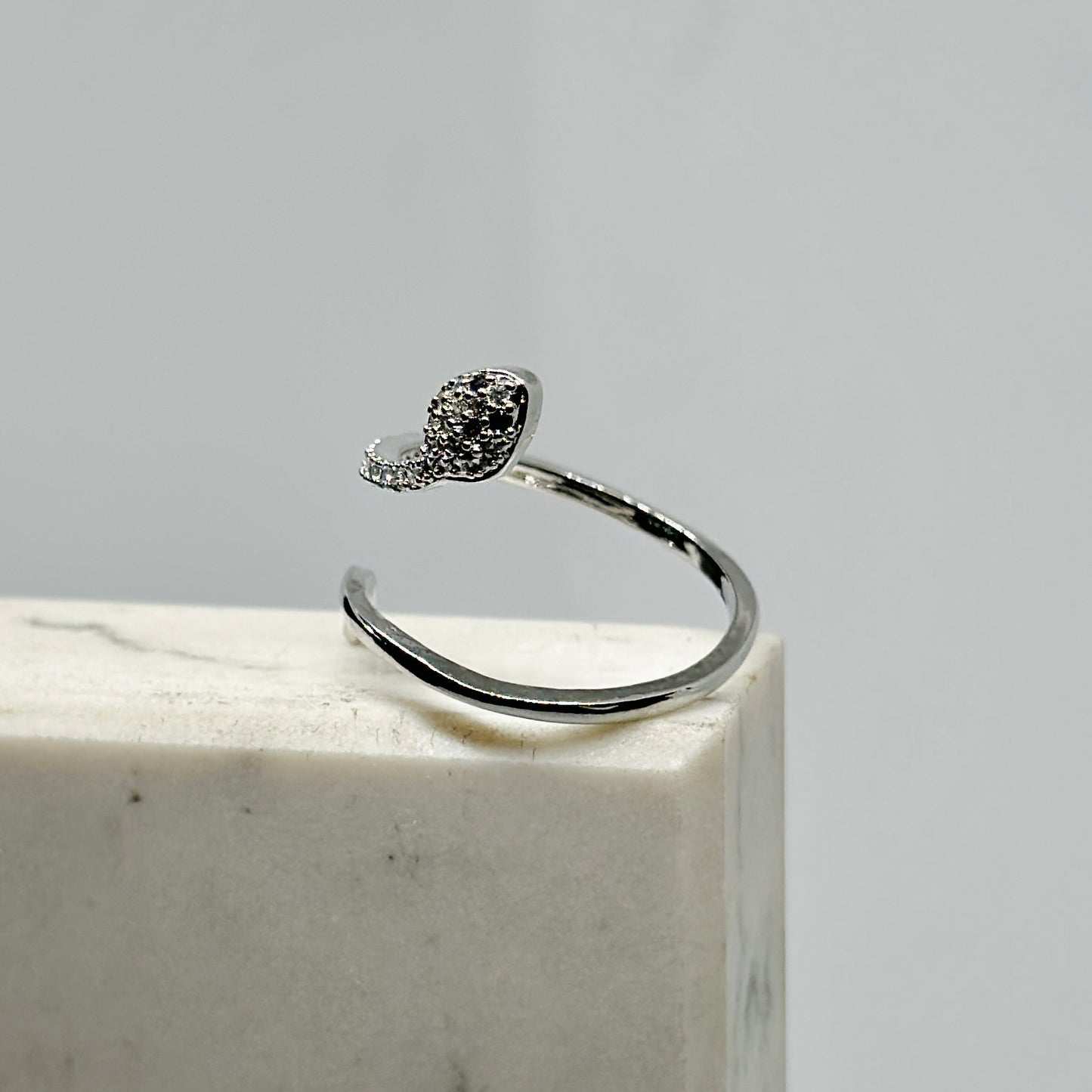 Anillo Serpiente Zirconias Rodio