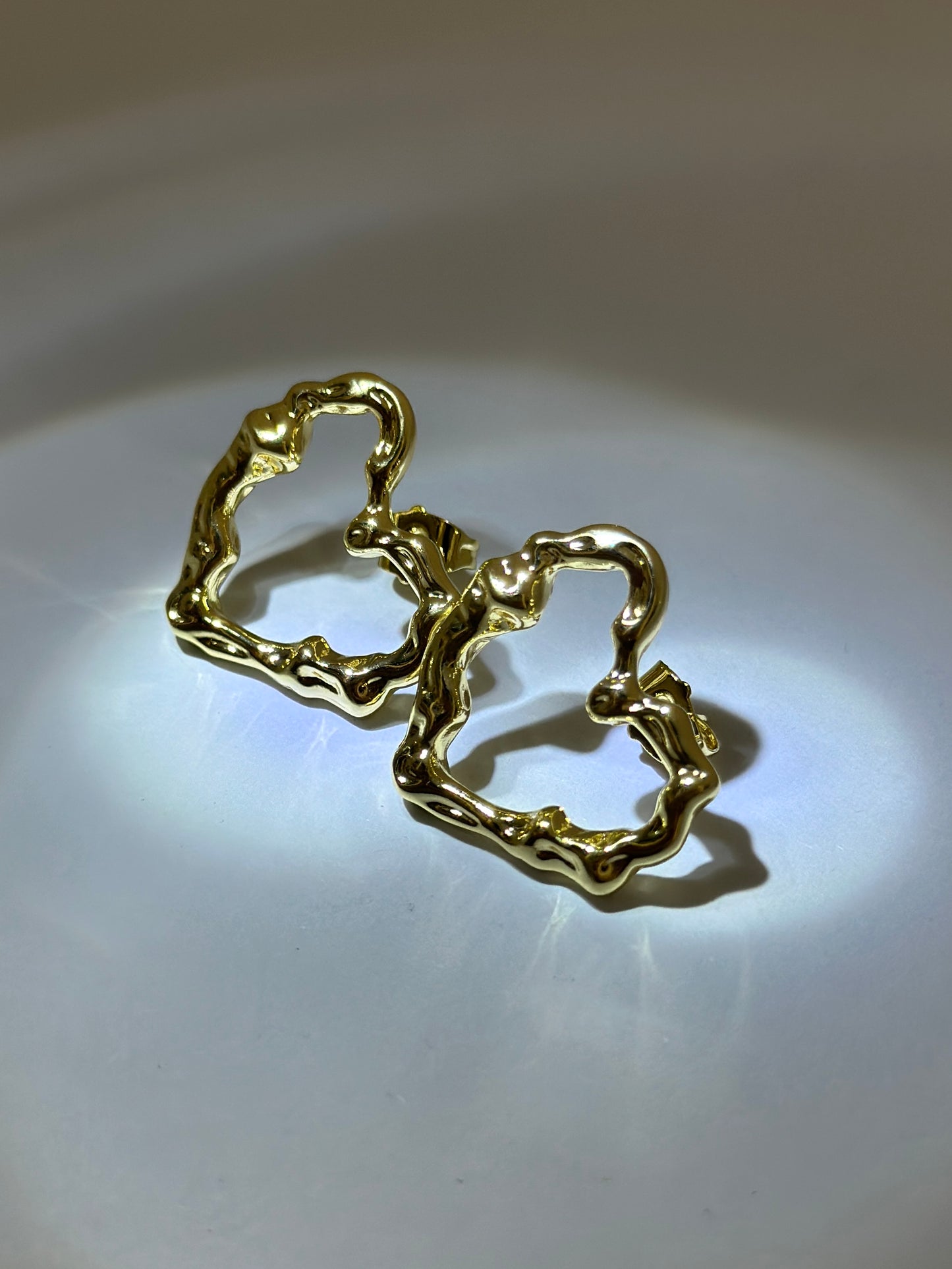 Aretes Corazón Gótico