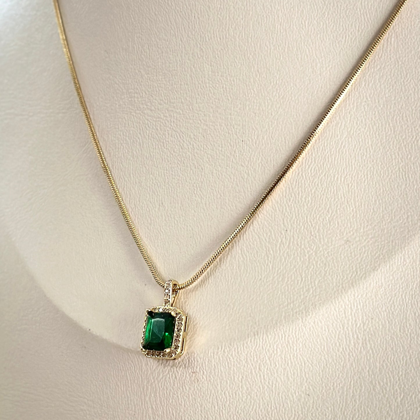 Collar Cuadro Esmeralda