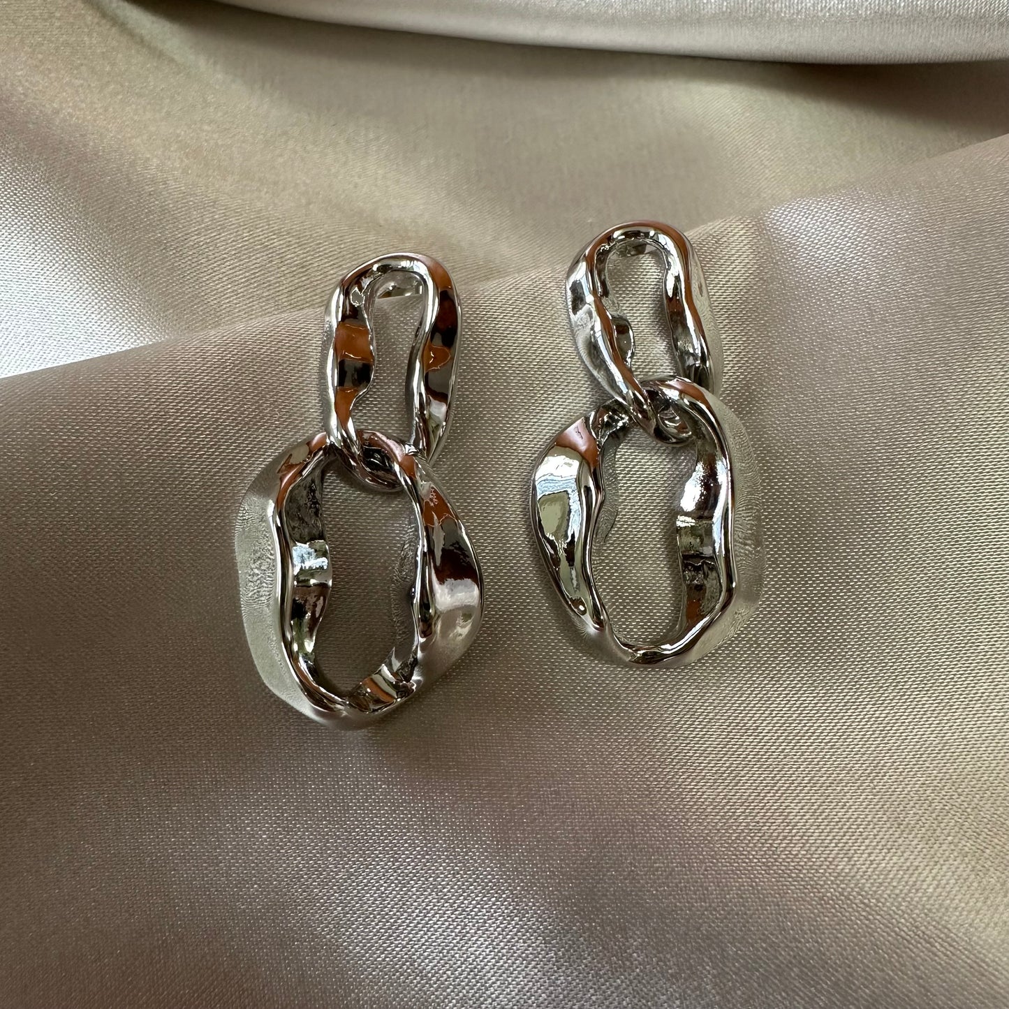 Aretes Ocho Plateado