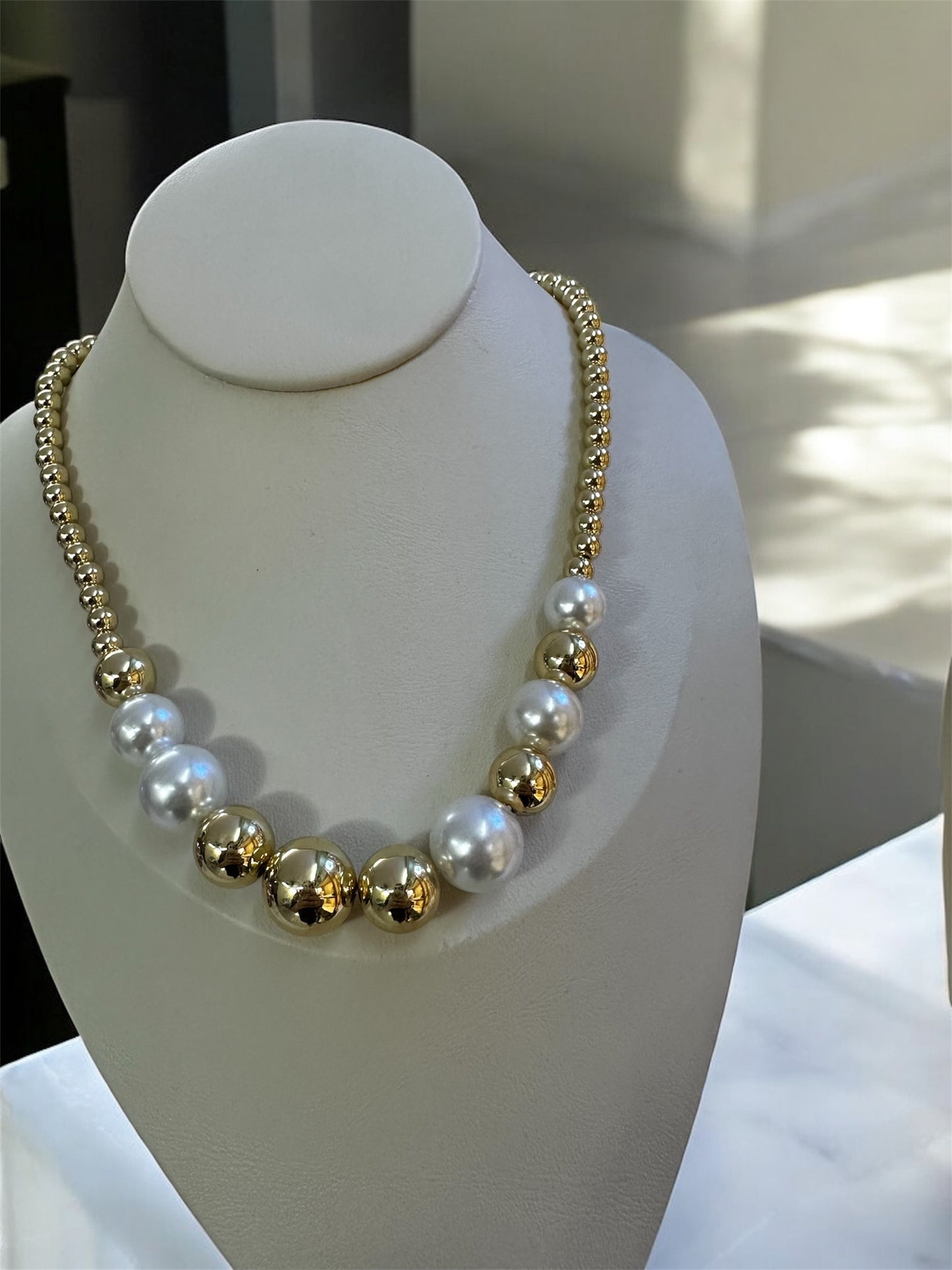 Collar Bolas Dorado