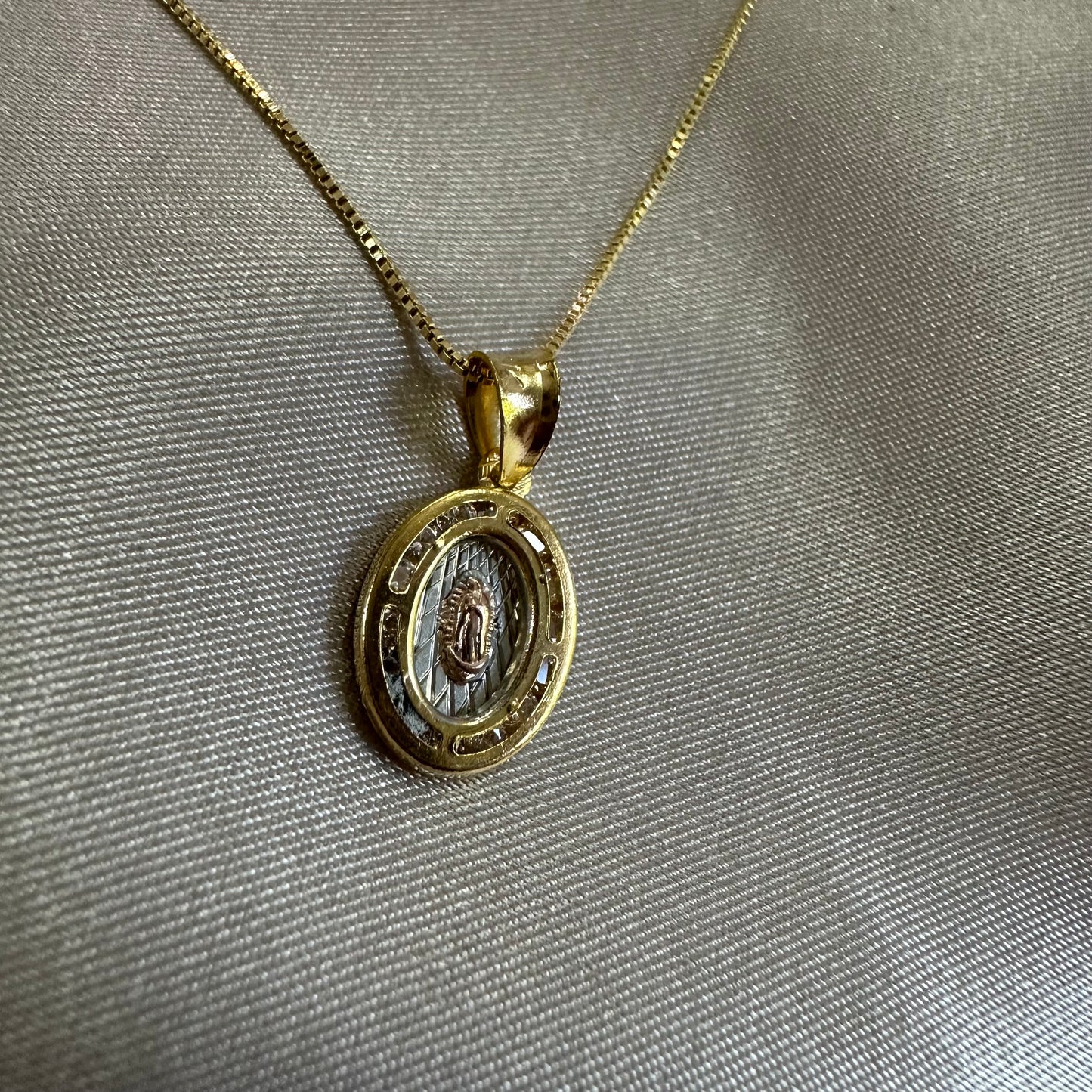 Gargantilla Virgen