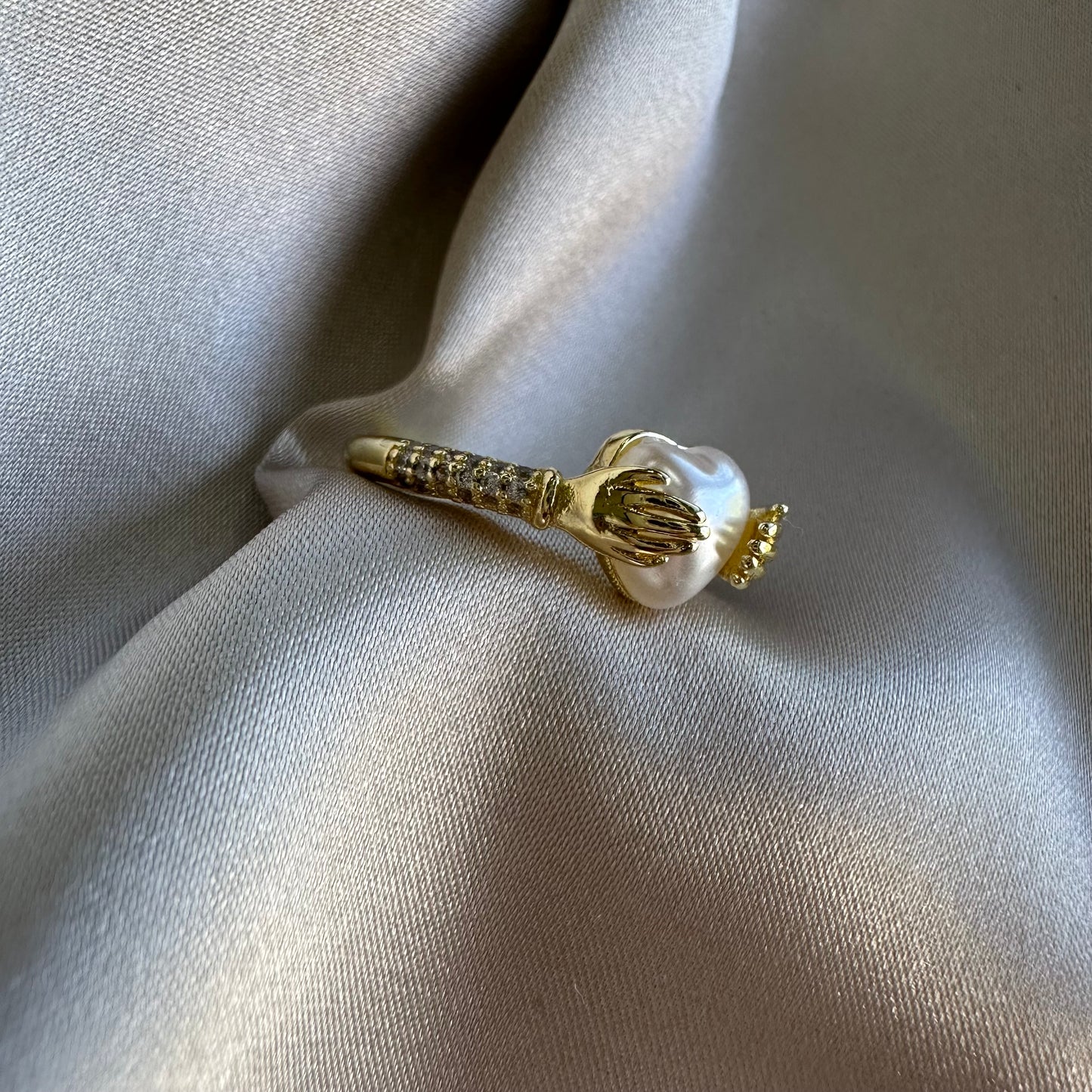 Anillo Abrazo Perla Dorado