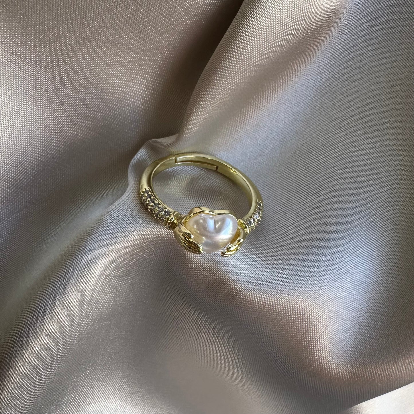 Anillo Abrazo Perla Dorado