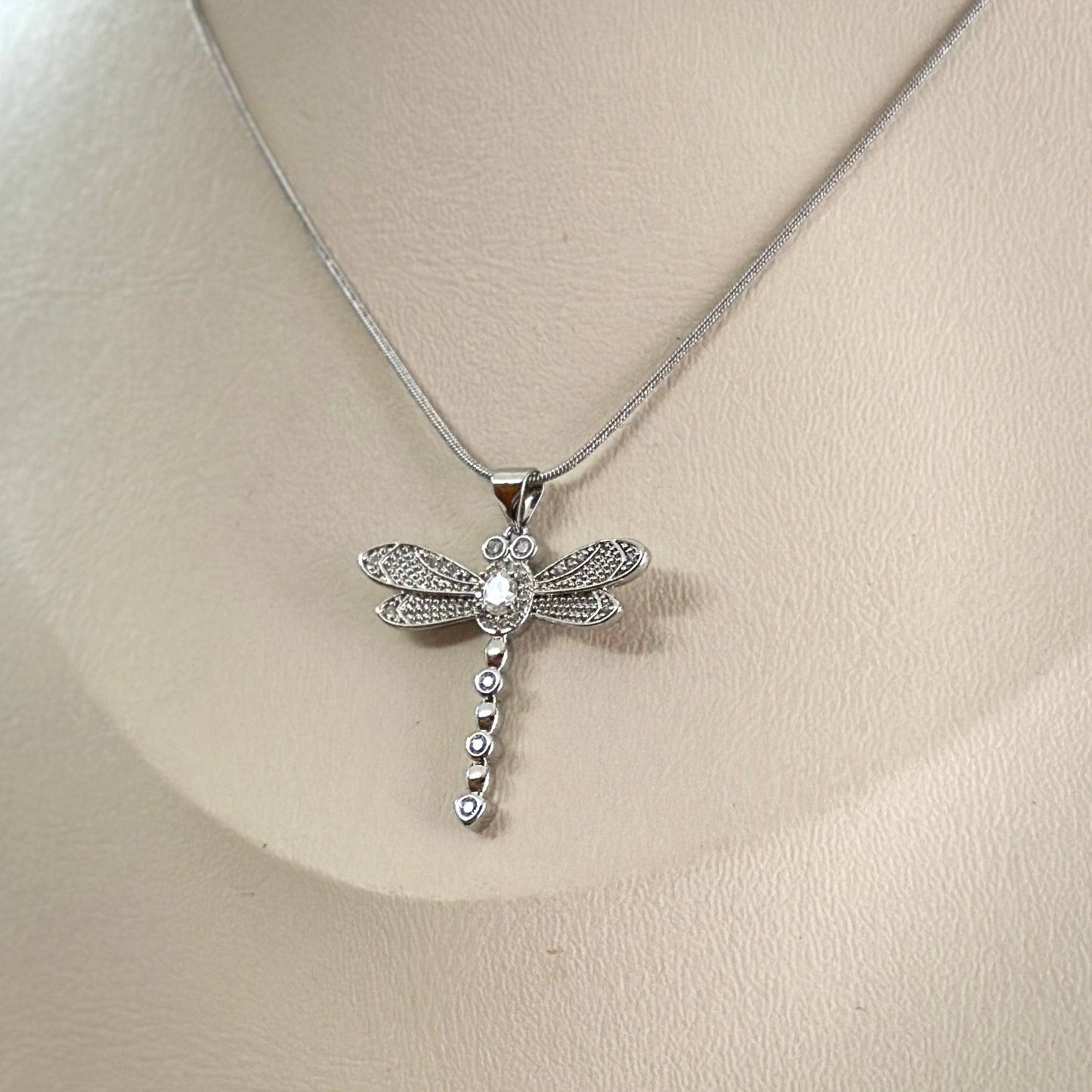 Collar Libélula Plateada