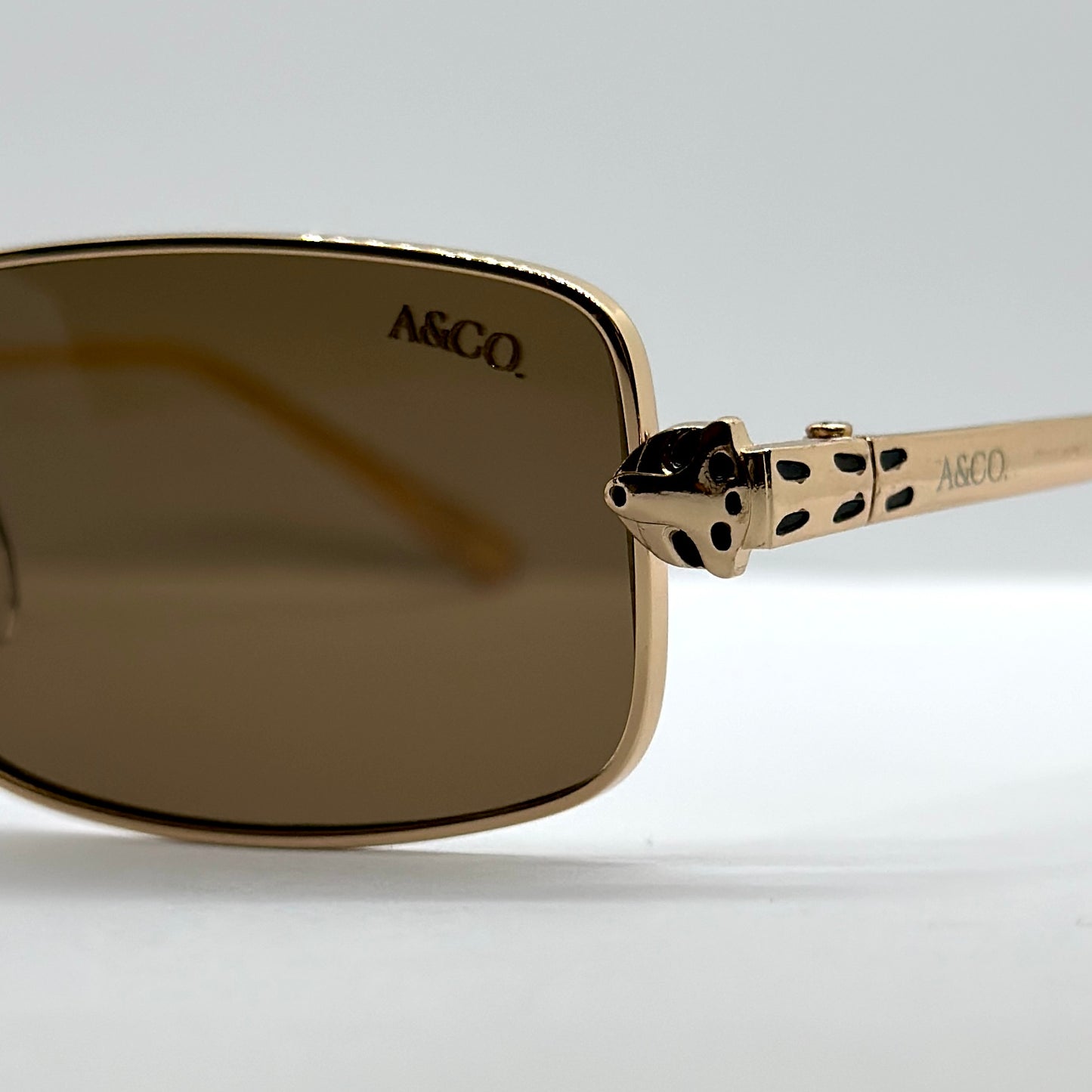 Lentes Dubai Café