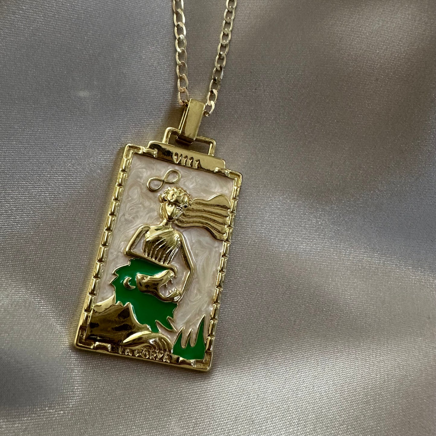 Collar Carta Astral (La Fuerza)